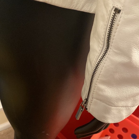 EUC Zip-up fitted leather jacket size Large - Picture 4 of 6